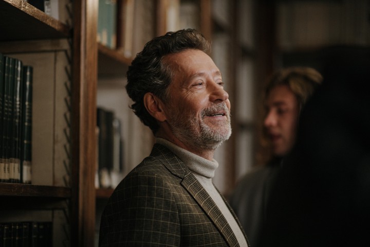 Manipulation, Pavel Kříž